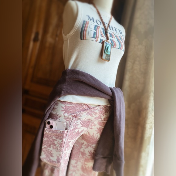 CHASER Pants - Chaser Vintage Floral Crop Leggings - Mauve Wine - NWT - Size Small